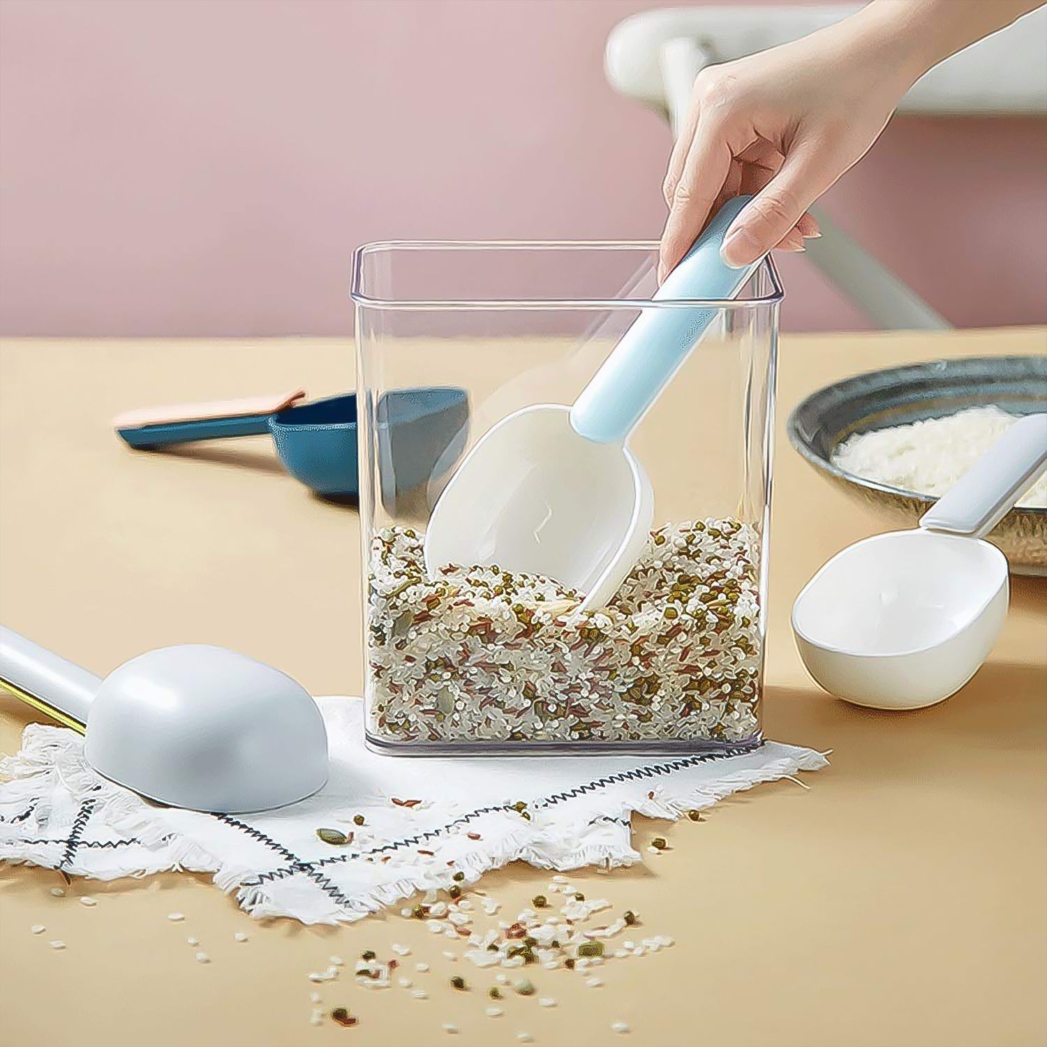 Measuring Scoop with Bag Clip – Kitchen Storage Essential