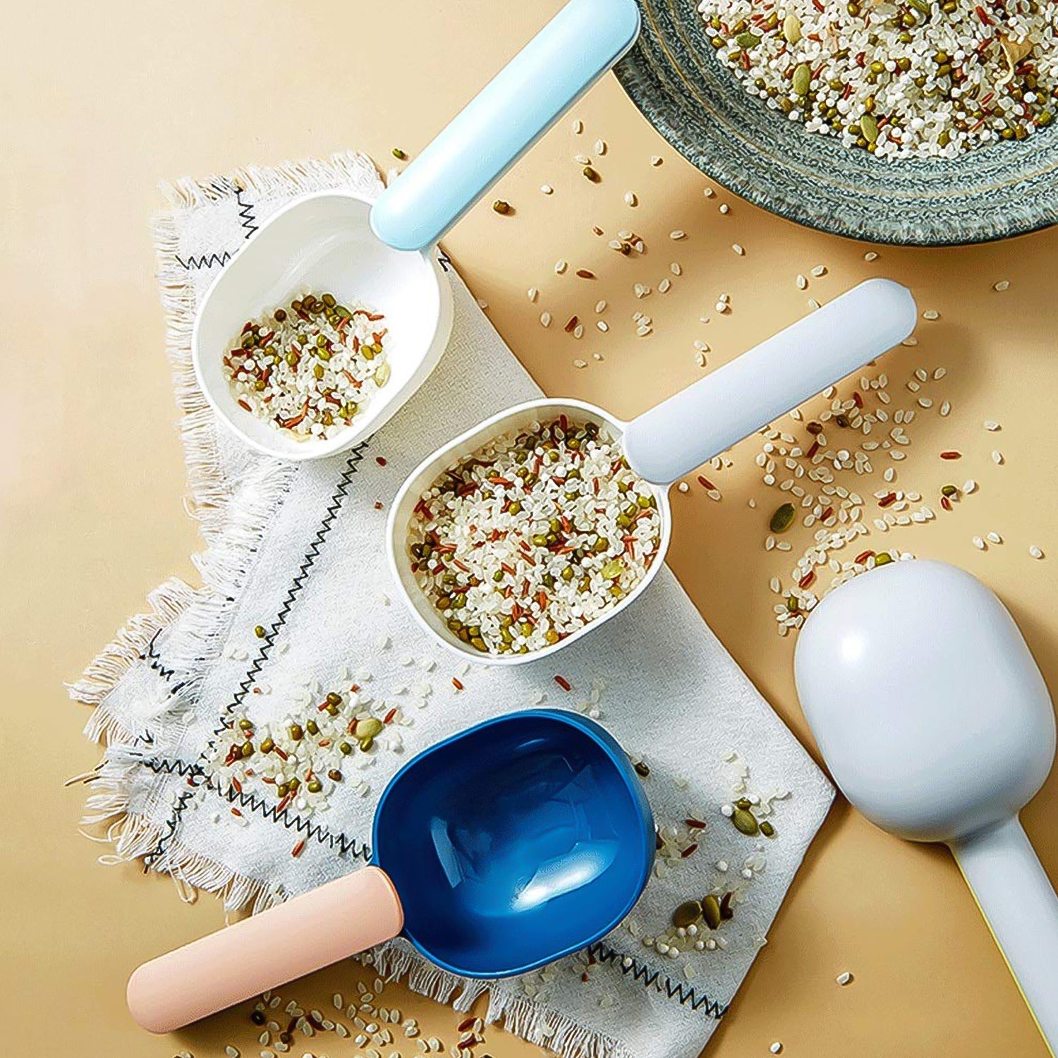 Measuring Scoop with Bag Clip – Kitchen Storage Essential