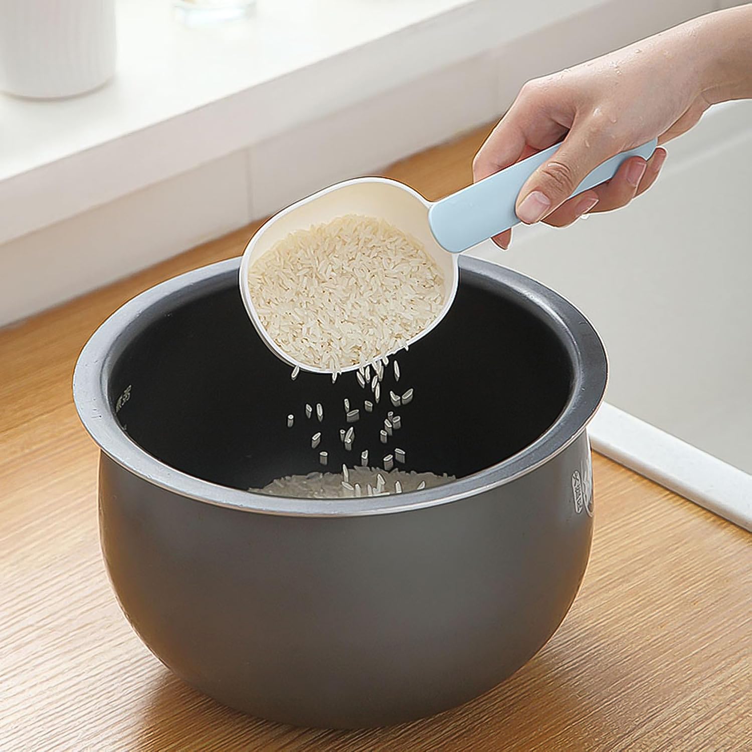 Measuring Scoop with Bag Clip – Kitchen Storage Essential