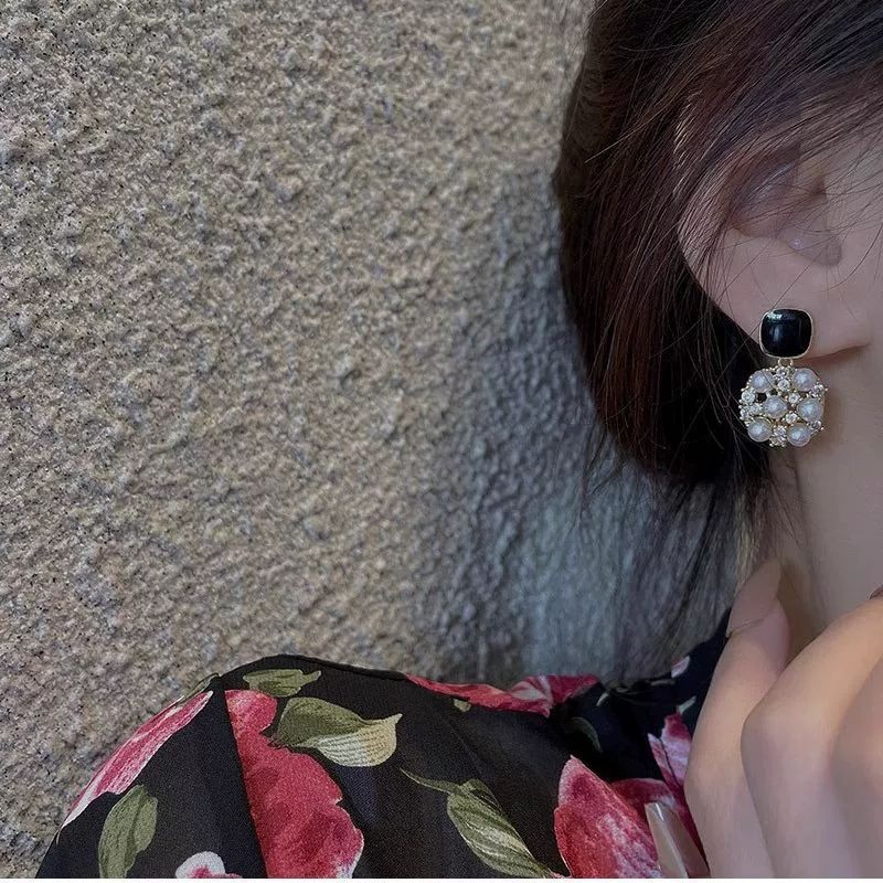 Elegant Pearl & Crystal Cluster Drop Earrings