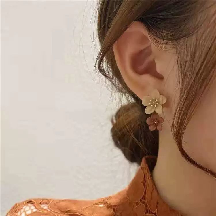 Vintage Dual-Tone Flower Drop Earrings