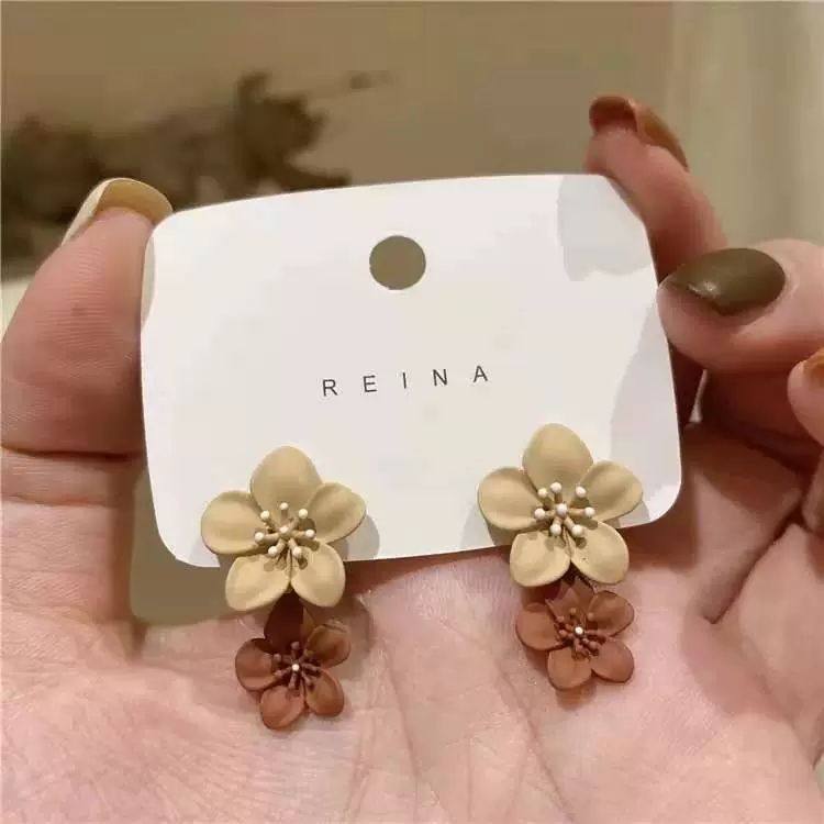 Vintage Dual-Tone Flower Drop Earrings