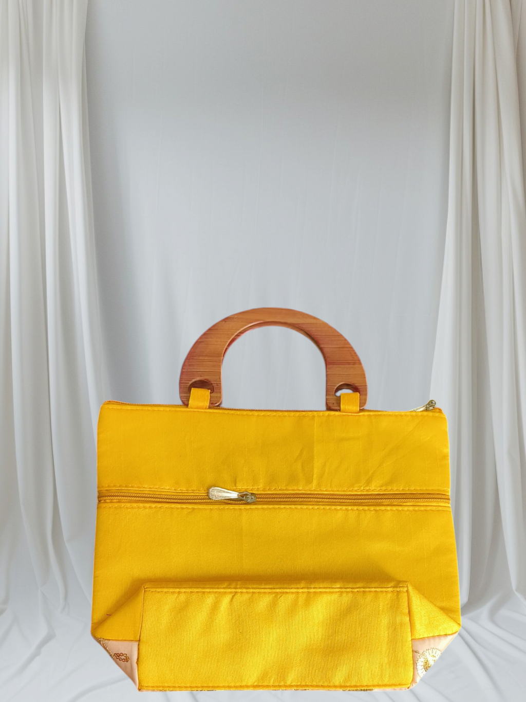 Elegant Embroidered Handbag with Wooden Handles