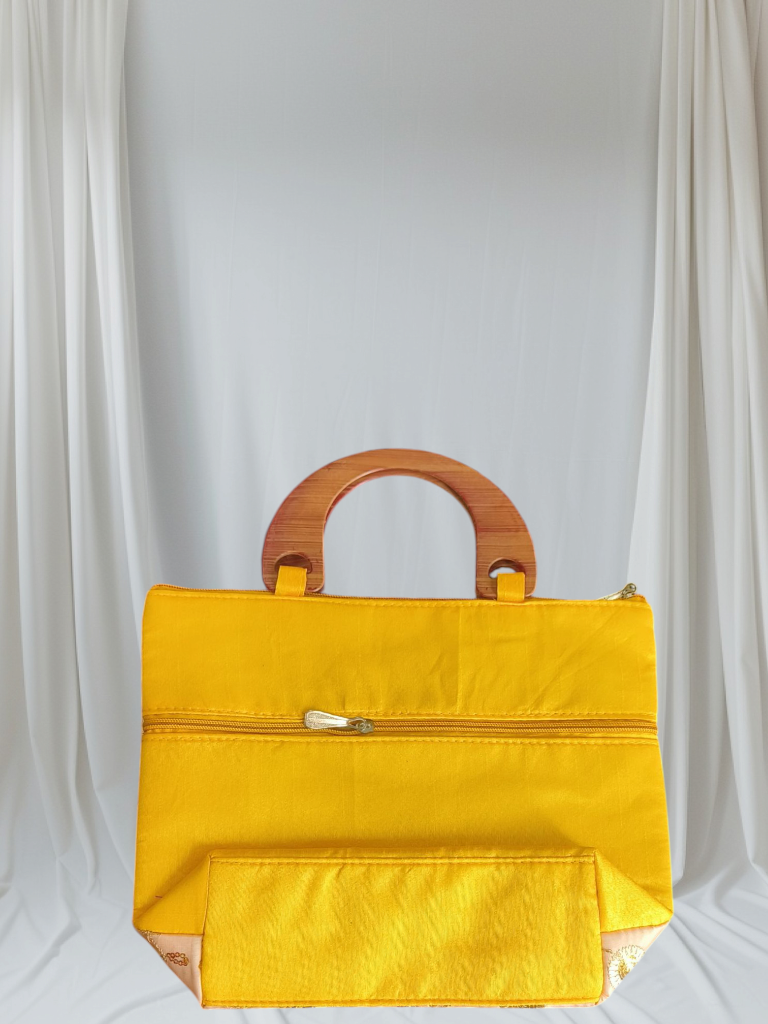 Elegant Embroidered Handbag with Wooden Handles