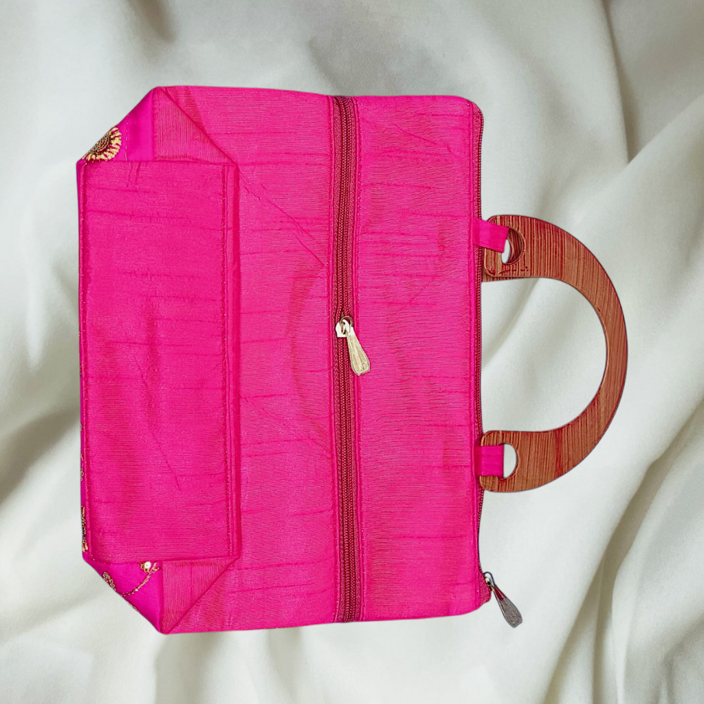 Elegant Embroidered Handbag with Wooden Handles