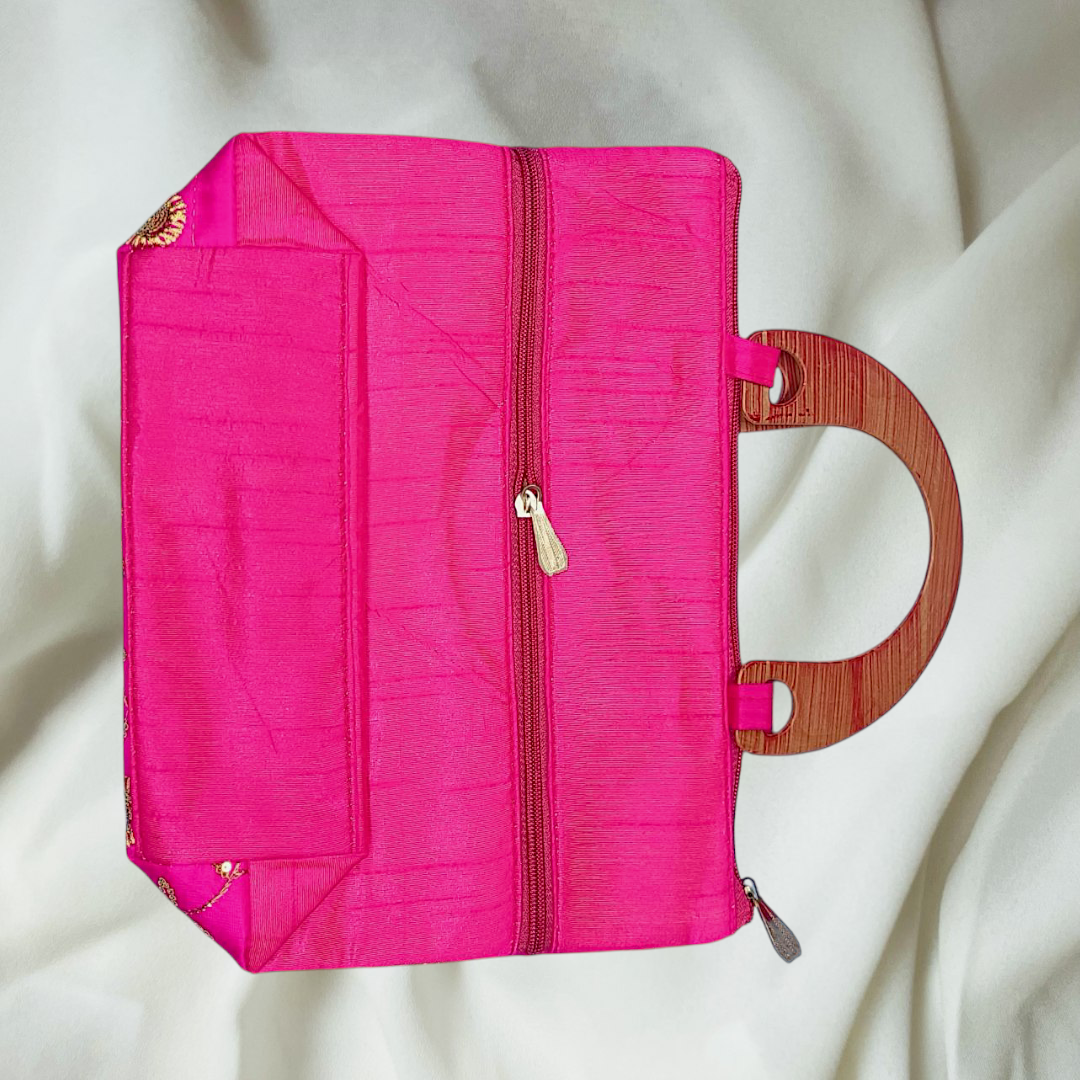 Elegant Embroidered Handbag with Wooden Handles