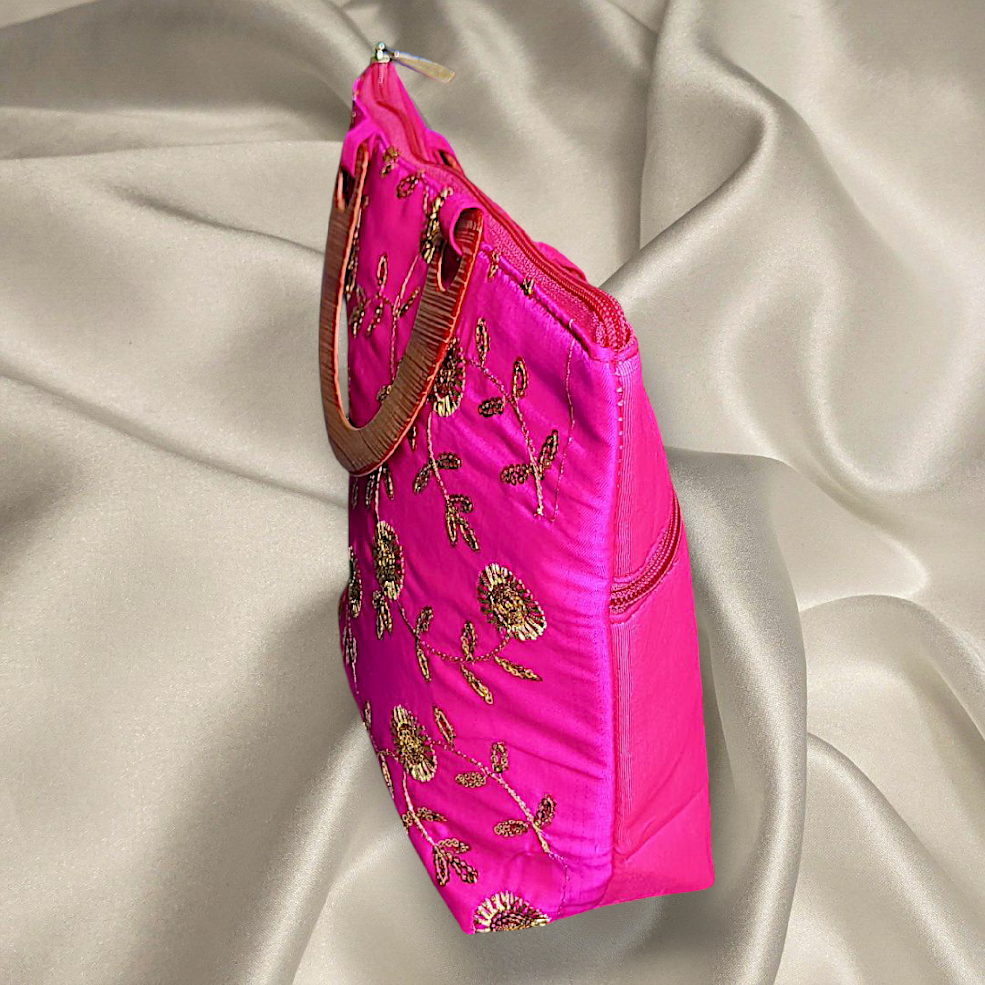 Elegant Embroidered Handbag with Wooden Handles