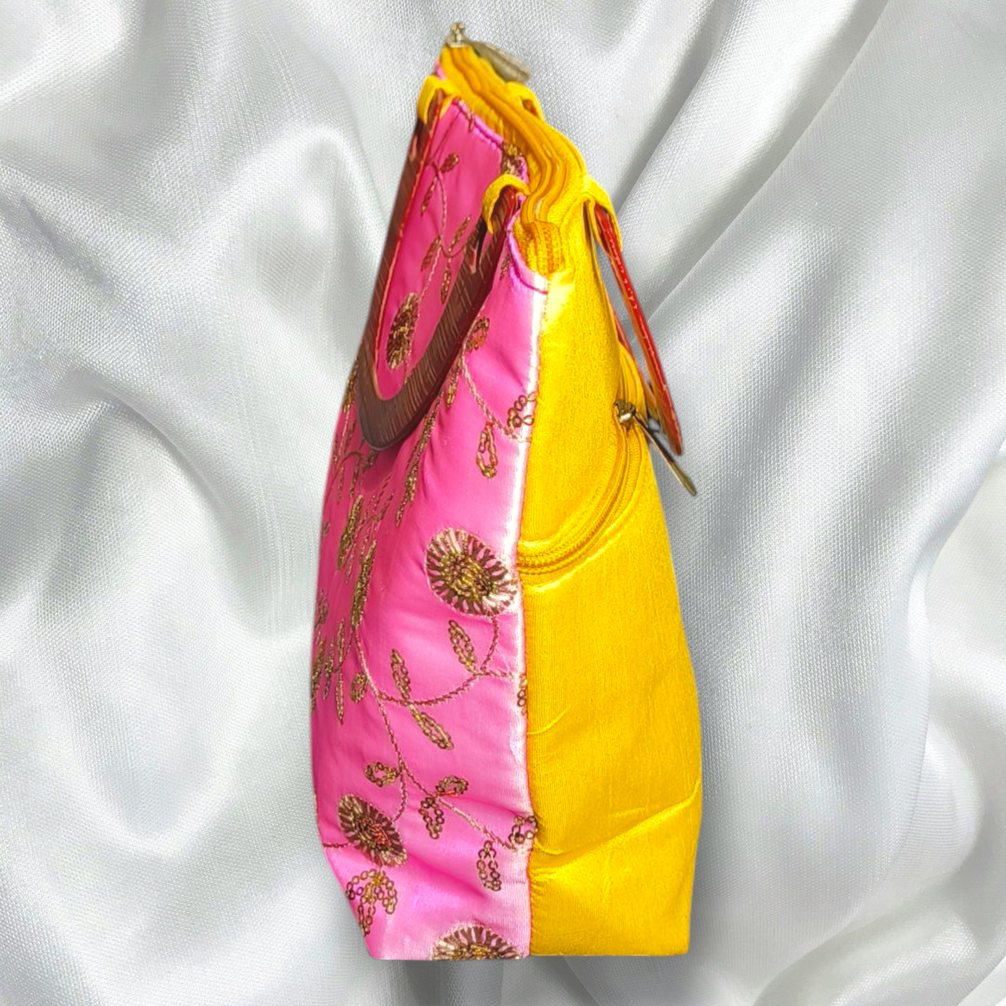 Elegant Embroidered Handbag with Wooden Handles