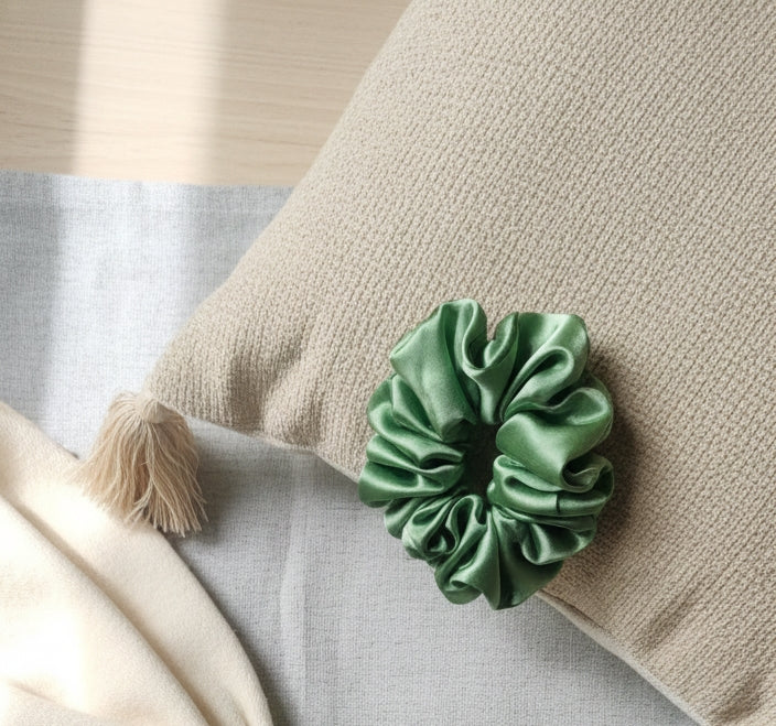 ✨ Luxury Satin & Floral Scrunchie Combo – Elegant Hair Accessories Set ✨