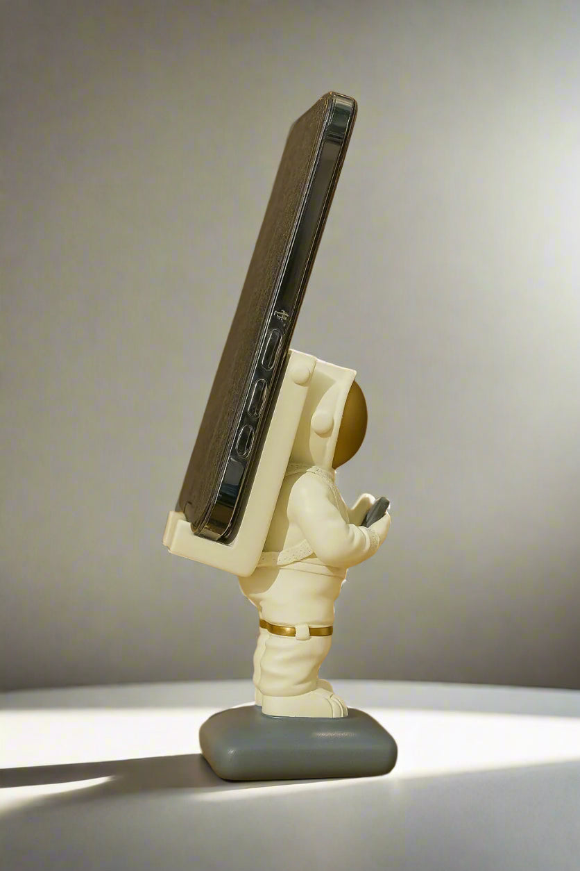 "Galaxy Guardian" Astronaut Phone Holder 🌌🚀